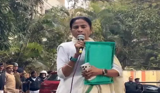 ED अधिकाऱ्यांवरील FIR ला SCची स्थगिती:I-PAC छापा प्रकरणात म्हटले- संस्थेच्या कामात अडथळा आणू नका, ममता सरकारला नोटिस
