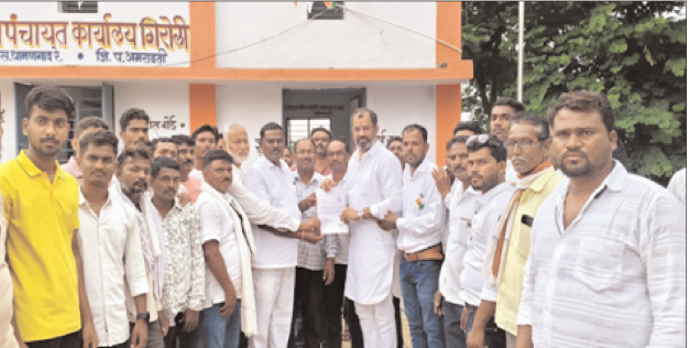 गिरोली-पुलगाव रस्त्याच्या दुरस्थेविरोधात ग्रामस्थांचे आंदोलन